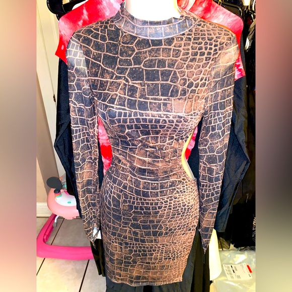 Fashion Nova Dresses & Skirts - Beautiful sides Out NWT fashionnova Sexy Dress Mini Longsleeves